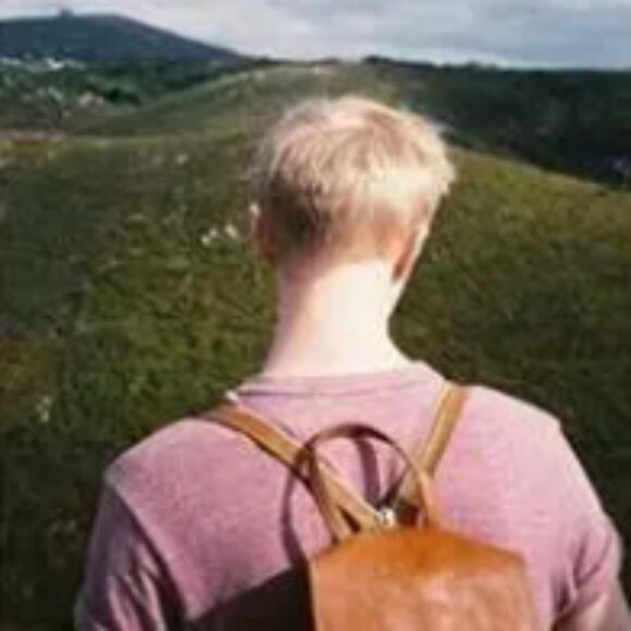 Meet your Posher, Daniel - Picture 1 of 2